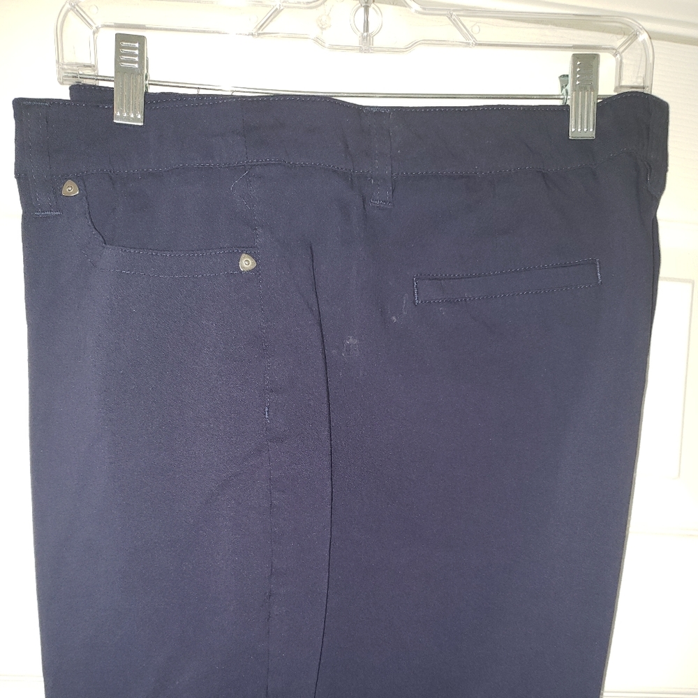 Navy blue and stretching to fit perfectly!